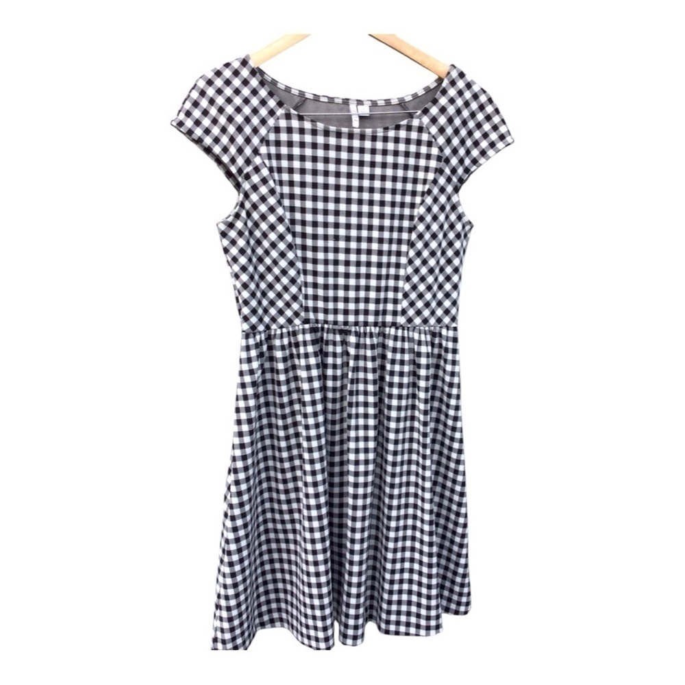 Elle Black/White Checkered Gingham Fit Flare Boatneck Sheath Cap Sleeve Dress